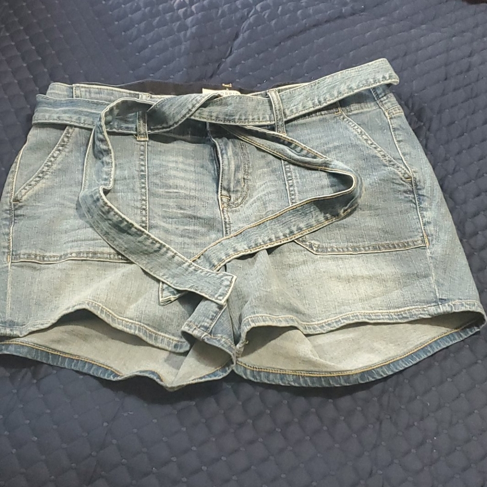 Torrid light wash jean shorts new with tags NEW 14